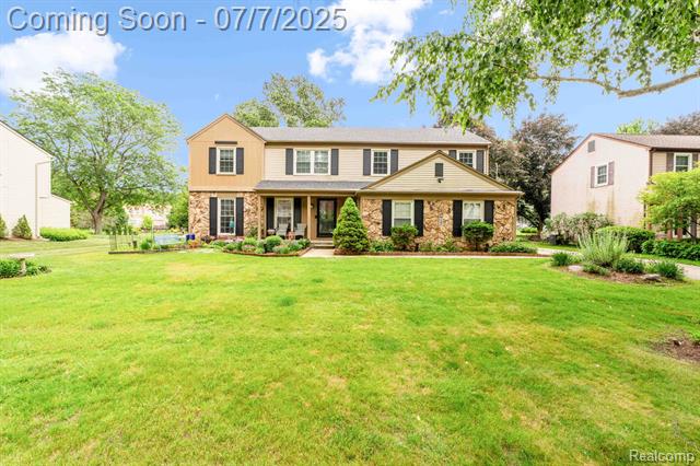 front view picture of 6611 Windmill Ln, West Bloomfield, MI. 48324