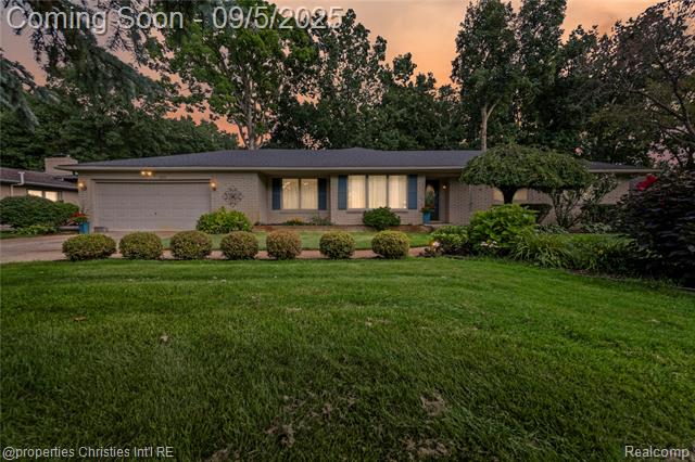front view picture of 2311 Keylon Dr, West Bloomfield, MI. 48324