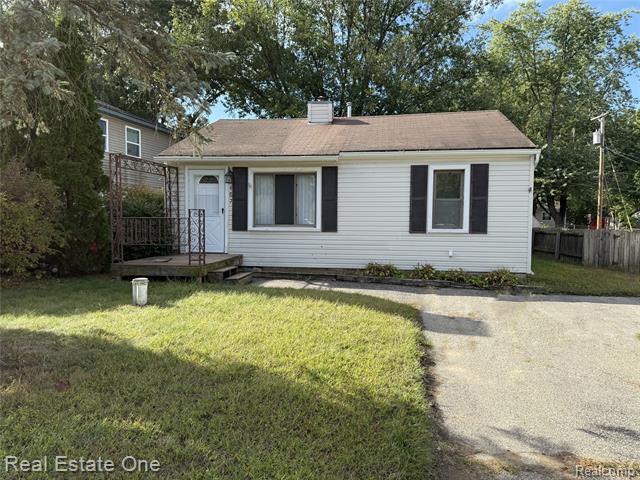 front view picture of 167 Osborne St, Commerce Township, MI. 48382