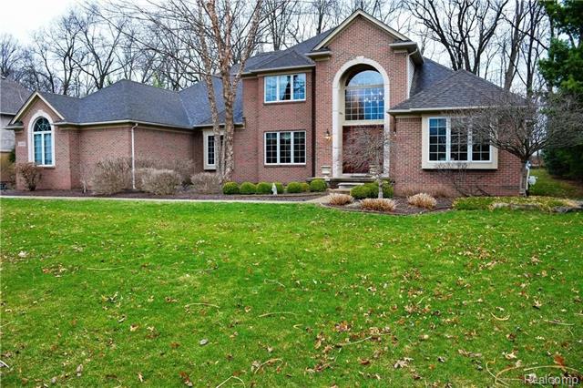 front view picture of 5500 Bridge Trl E, Commerce Township, MI. 48382