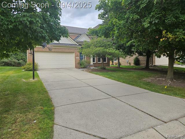 front view picture of 2140 Timberridge Ct, West Bloomfield, MI. 48324