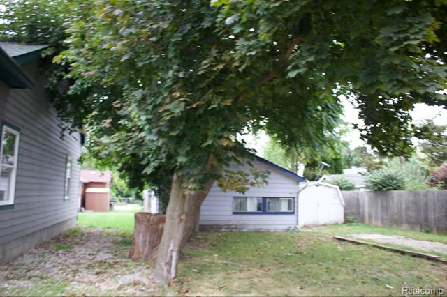 front view picture of 2960 Glenbroke St, Keego Harbor, MI. 48320