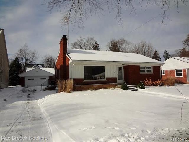 front view picture of 1844 Lakeland Ave, Keego Harbor, MI. 48320