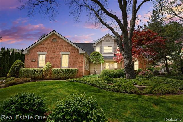 front view picture of 2668 Bay Vista Dr, Highland, MI. 48357