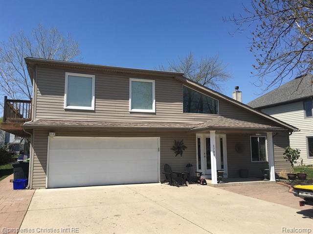 front view picture of 1700 Maddy Ln, Keego Harbor, MI. 48320