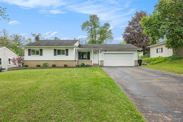 front view picture of 1594 Marylestone Dr, West Bloomfield, MI. 48324