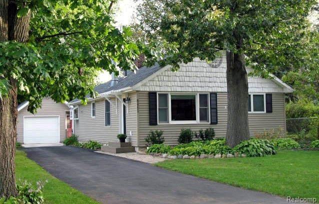 front view picture of 8461 Cascade St, Commerce Township, MI. 48382