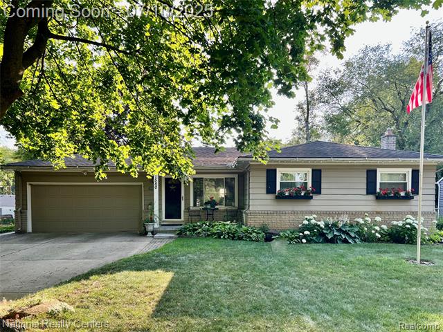 front view picture of 1580 Marylestone Dr, West Bloomfield, MI. 48324