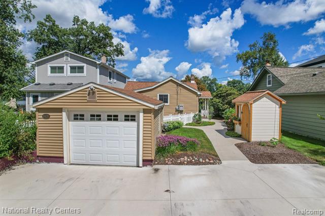 front view picture of 8428 Cascade St, Commerce Township, MI. 48382