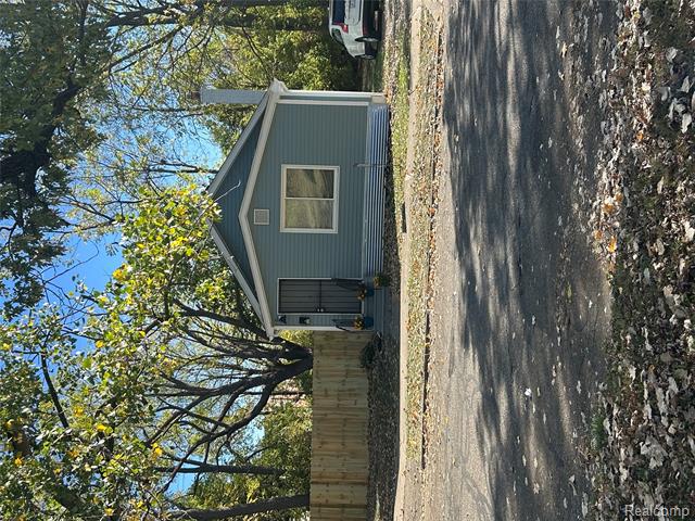 front view picture of 559 Arthur Ave, Pontiac, MI. 48341