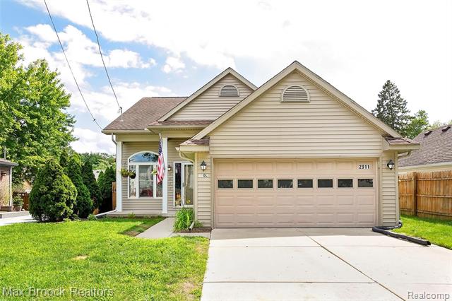 front view picture of 2911 Cordell Ave, Keego Harbor, MI. 48320