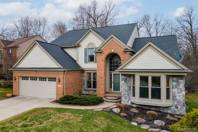 front view picture of 1578 Sugar Maple Way, West Bloomfield, MI. 48324