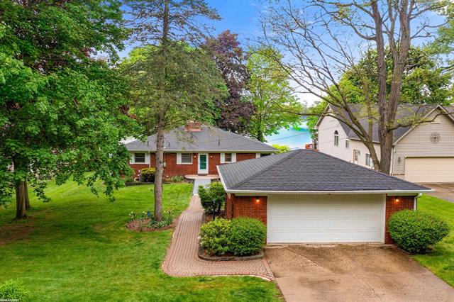 front view picture of 11228 Windhurst St, White Lake, MI. 48386
