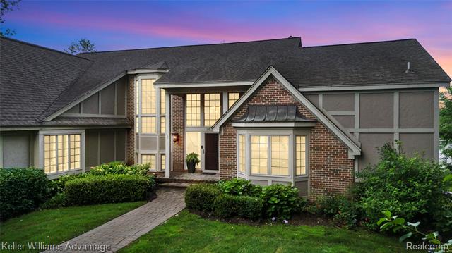 front view picture of 2677 Ripple Ct, White Lake, MI. 48383