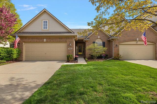front view picture of 8133 Springdale Dr, White Lake, MI. 48386