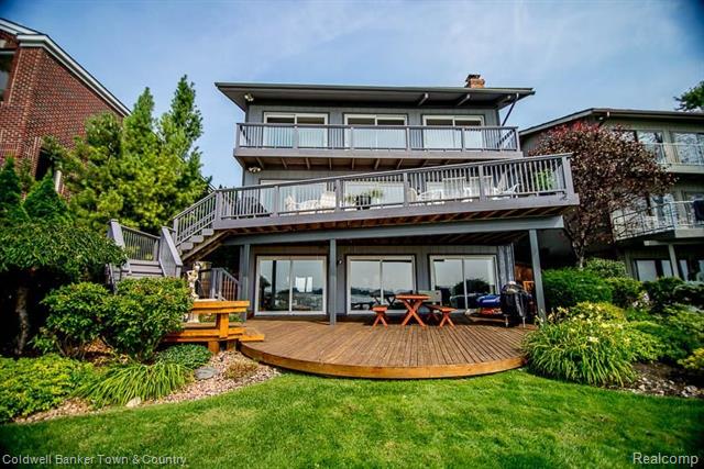 front view picture of 3885 Lake Front St, Waterford, MI. 48328