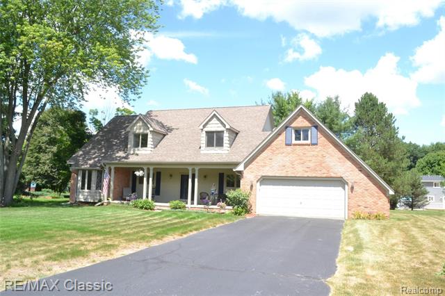 front view picture of 2642 Ripple Way, White Lake, MI. 48383