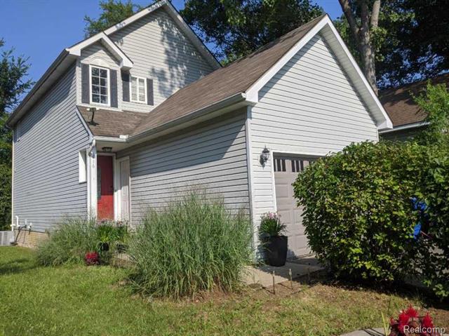 front view picture of 1416 S Hospital Rd, Waterford, MI. 48327