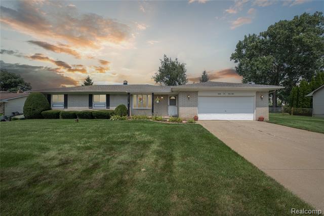 front view picture of 8268 Cooley Beach Dr, White Lake, MI. 48386