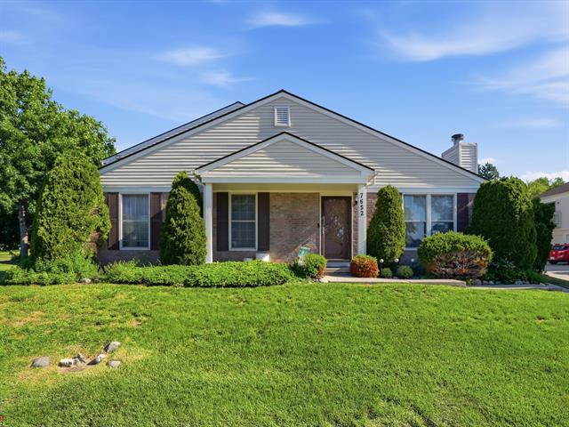 front view picture of 7652 Woodview Dr, Waterford, MI. 48327