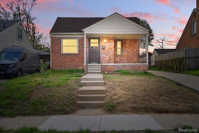 front view picture of 1054 Canterbury Dr, Pontiac, MI. 48341