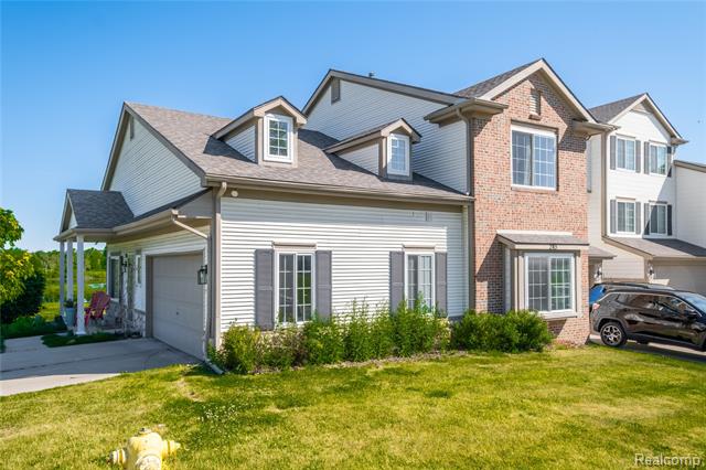 front view picture of 243 Oak Ridge Dr, Pontiac, MI. 48341