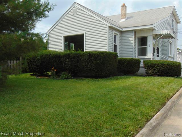 front view picture of 1150 Parkway, Waterford, MI. 48328