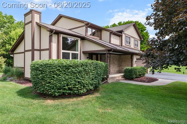 front view picture of 2206 Estates Dr, Highland, MI. 48357