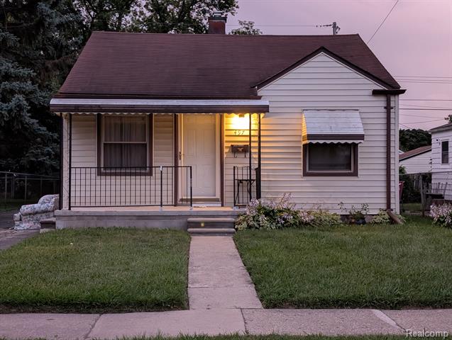 front view picture of 497 Montana Ave, Pontiac, MI. 48341