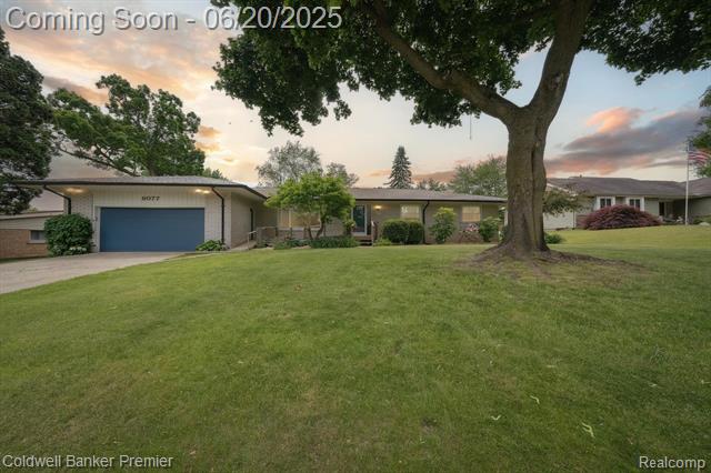 front view picture of 8077 Casa Mia Dr, White Lake, MI. 48386