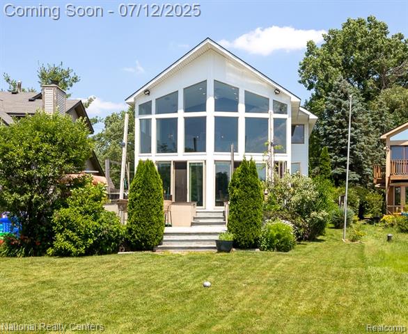 front view picture of 8871 Lakeview Dr, White Lake, MI. 48386