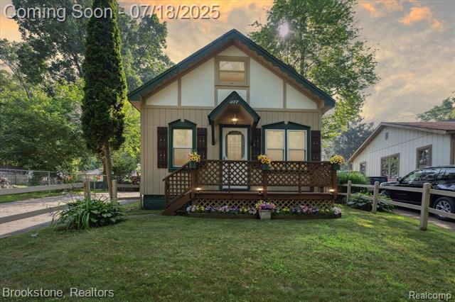 front view picture of 1177 Clearwater St, White Lake, MI. 48386