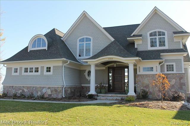 front view picture of 1365 Kessler Ave, Waterford, MI. 48328