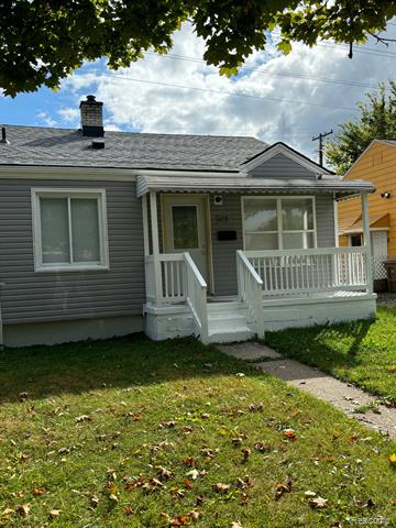 front view picture of 305 South Blvd W, Pontiac, MI. 48341