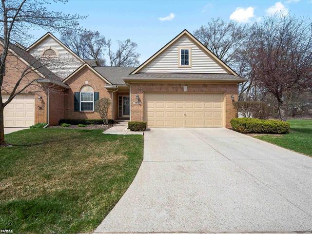 front view picture of 8046 Stony Ct, White Lake, MI. 48386