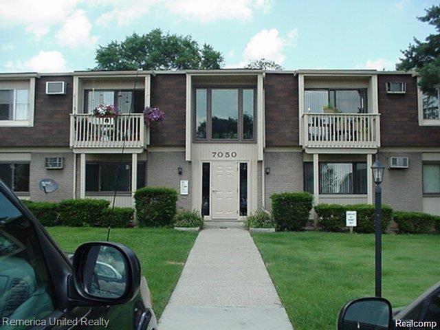 front view picture of 7000 Villa Dr, Waterford, MI. 48327