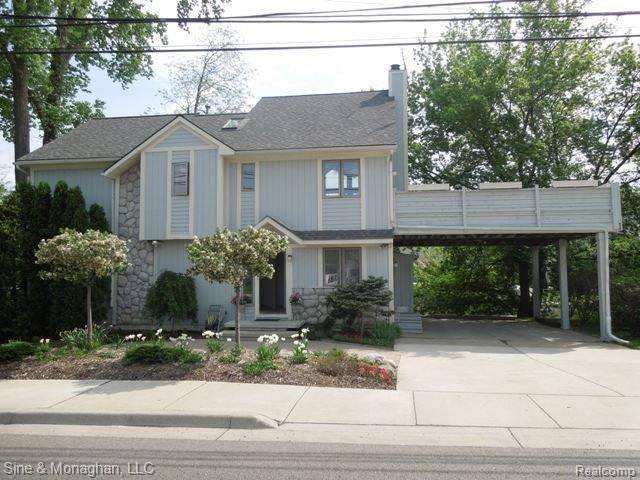 front view picture of 1427 S Cass Lake Rd, Waterford, MI. 48328