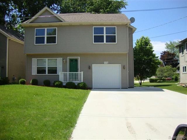 front view picture of 1172 Ridgemoor Dr, Waterford, MI. 48328