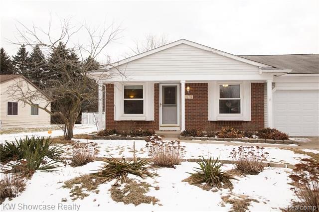 front view picture of 1176 Meadowview Dr, Waterford, MI. 48327