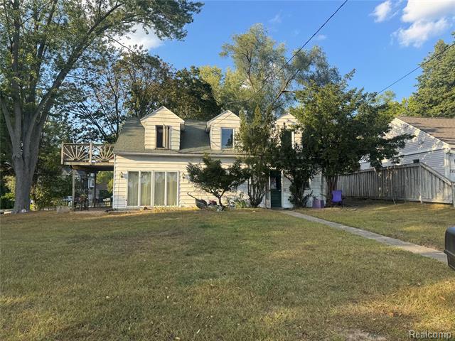 front view picture of 1071 Pelham Blvd, Waterford, MI. 48328