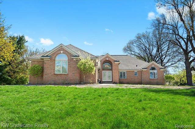 front view picture of 6158 High Valley Dr, White Lake, MI. 48383