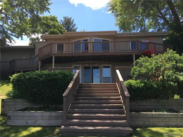 front view picture of 790 Otter Ave, Waterford, MI. 48328
