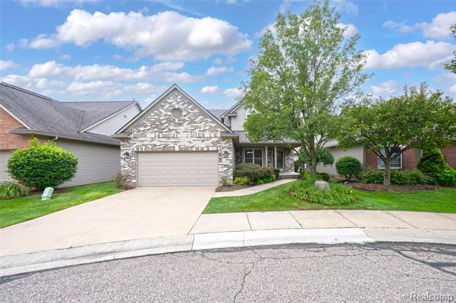 front view picture of 5729 Windspirit Ct, Waterford, MI. 48327