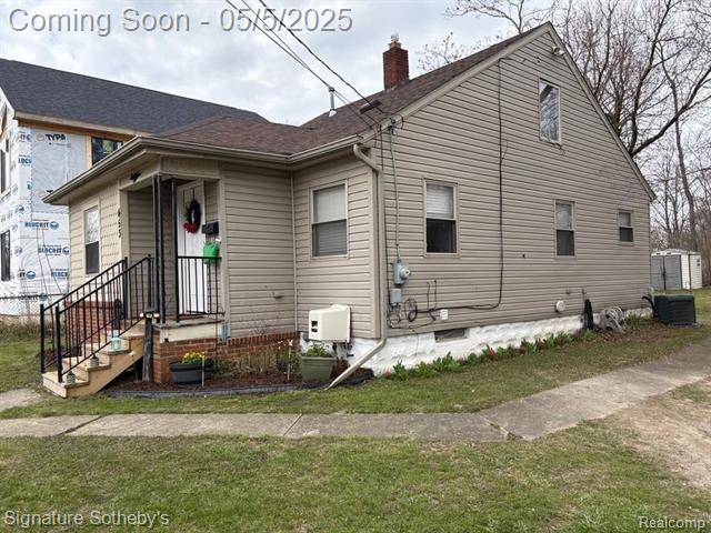 front view picture of 453 Central Ave, Pontiac, MI. 48341