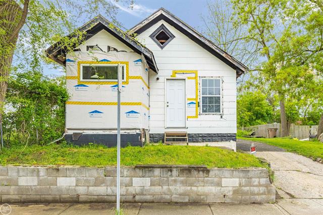 front view picture of 584 S Sanford St, Pontiac, MI. 48341