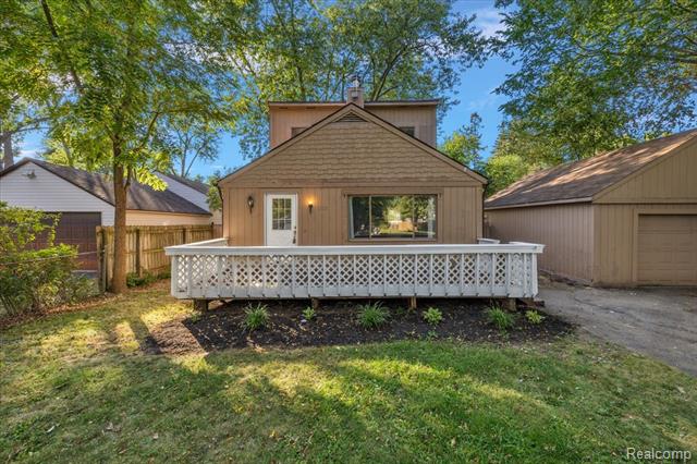 front view picture of 1020 Charest Ave, Waterford, MI. 48327
