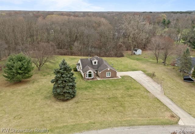 front view picture of 841 Golden Dr, White Lake, MI. 48386