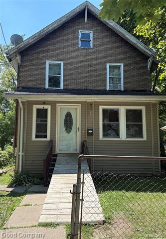 front view picture of 200 Prospect St, Pontiac, MI. 48341