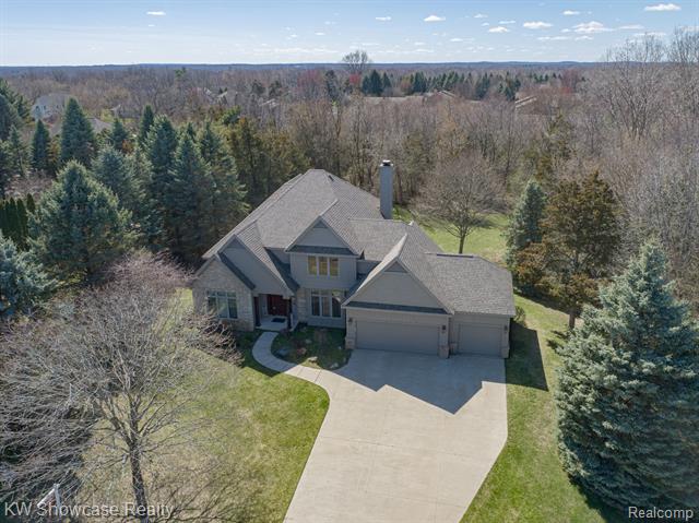 front view picture of 940 Dacea Ct, White Lake, MI. 48386