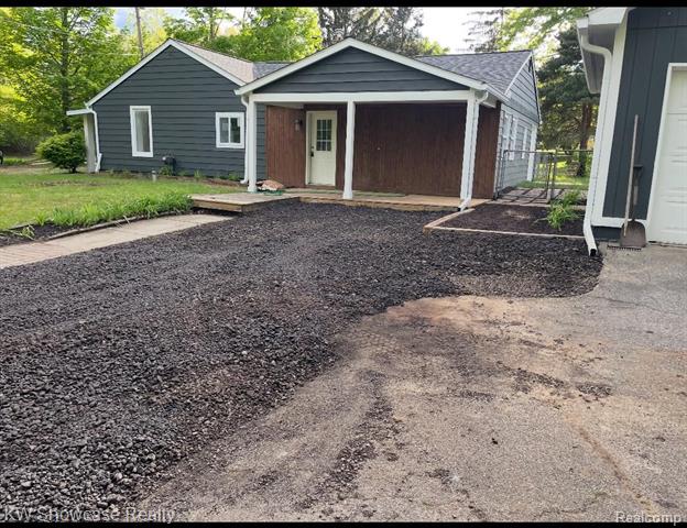 front view picture of 9884 Cedar Island Rd, White Lake, MI. 48386